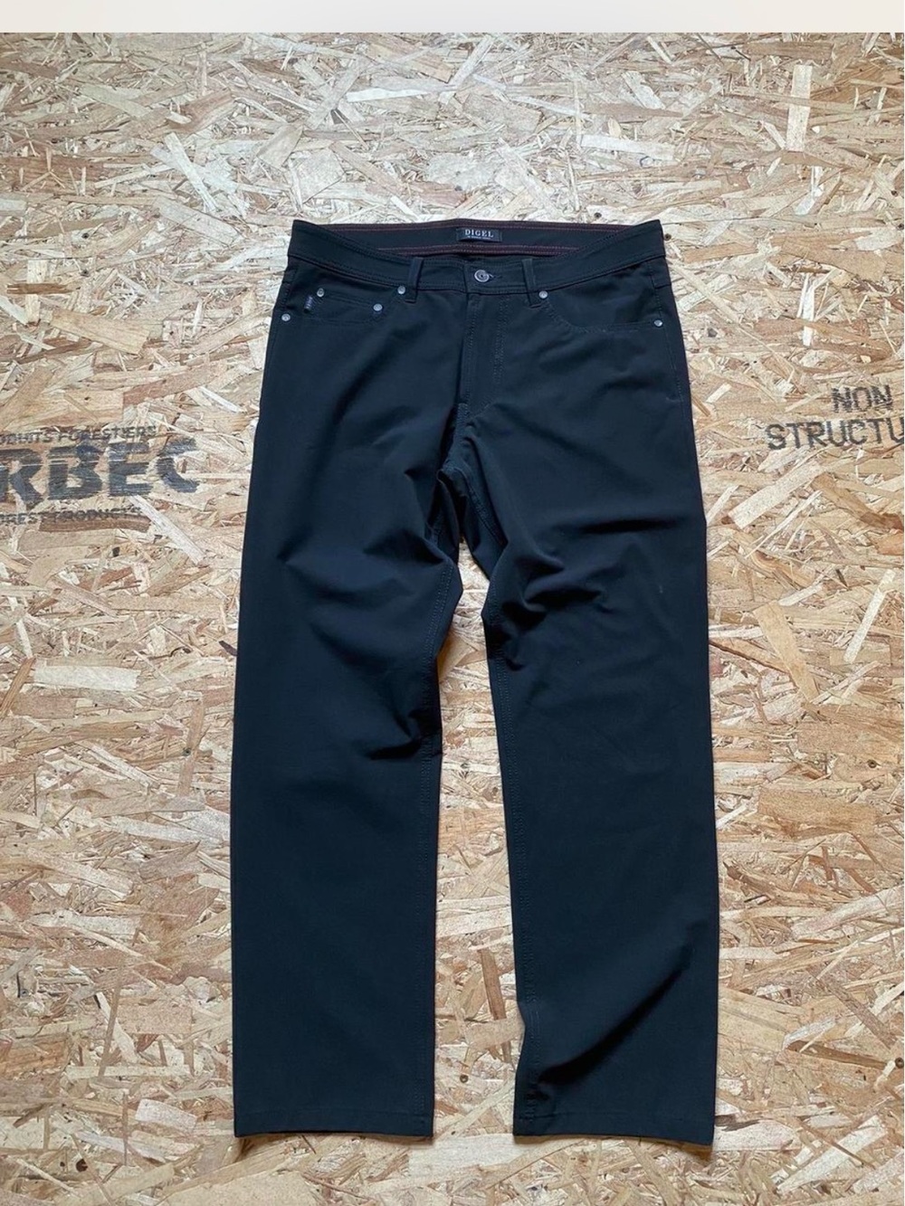 Digel Men's Straight Jeans in Black - Classic Five-Pocket